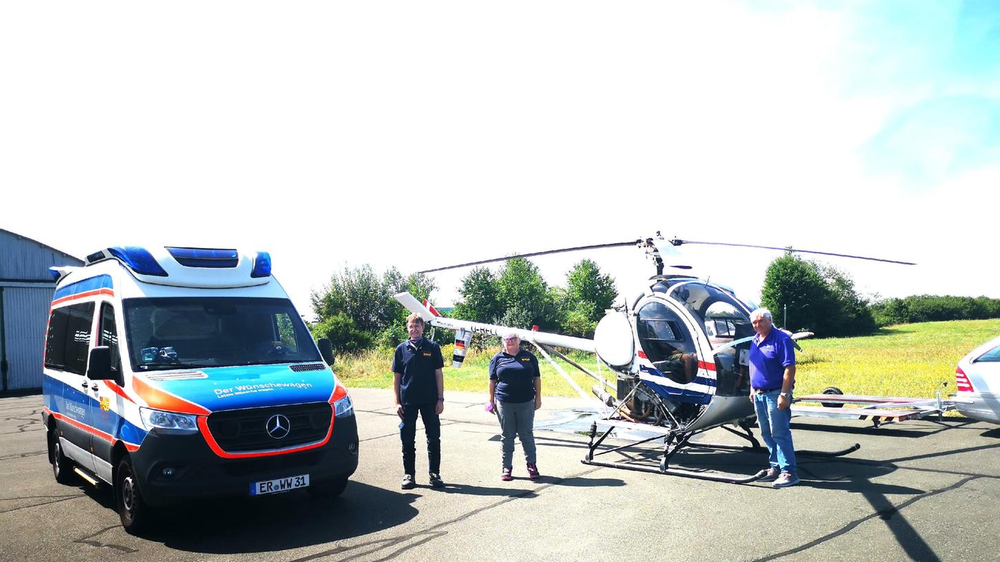 Vom ASB-Wünschewagen ging's in den Hubschrauber, der der Erlanger Patientin einen unvergesslichen Rundflug bescherte.