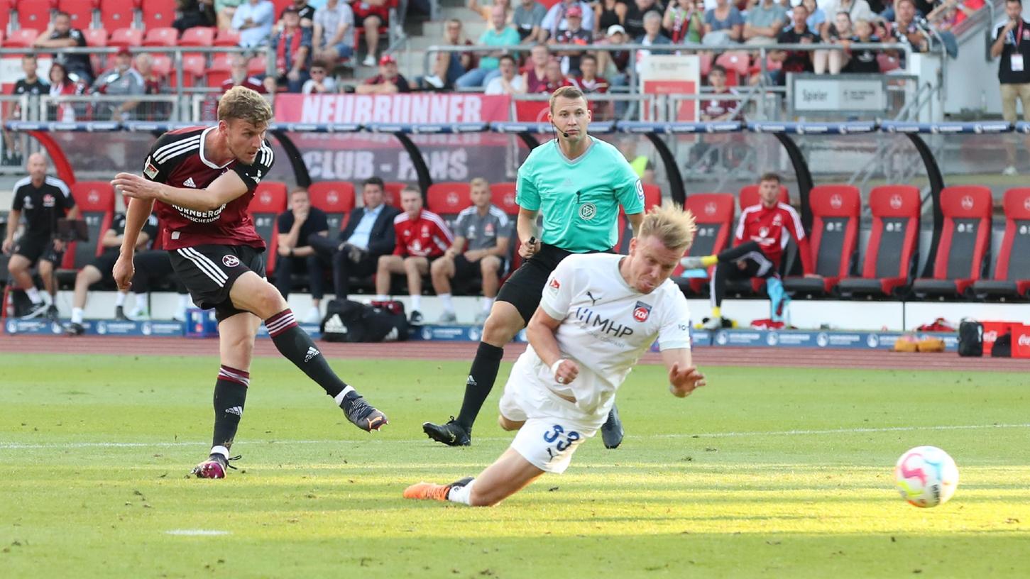 Wieder nichts: Christoph Daferner (li.) bei einem Abschluss gegen Heidenheim.