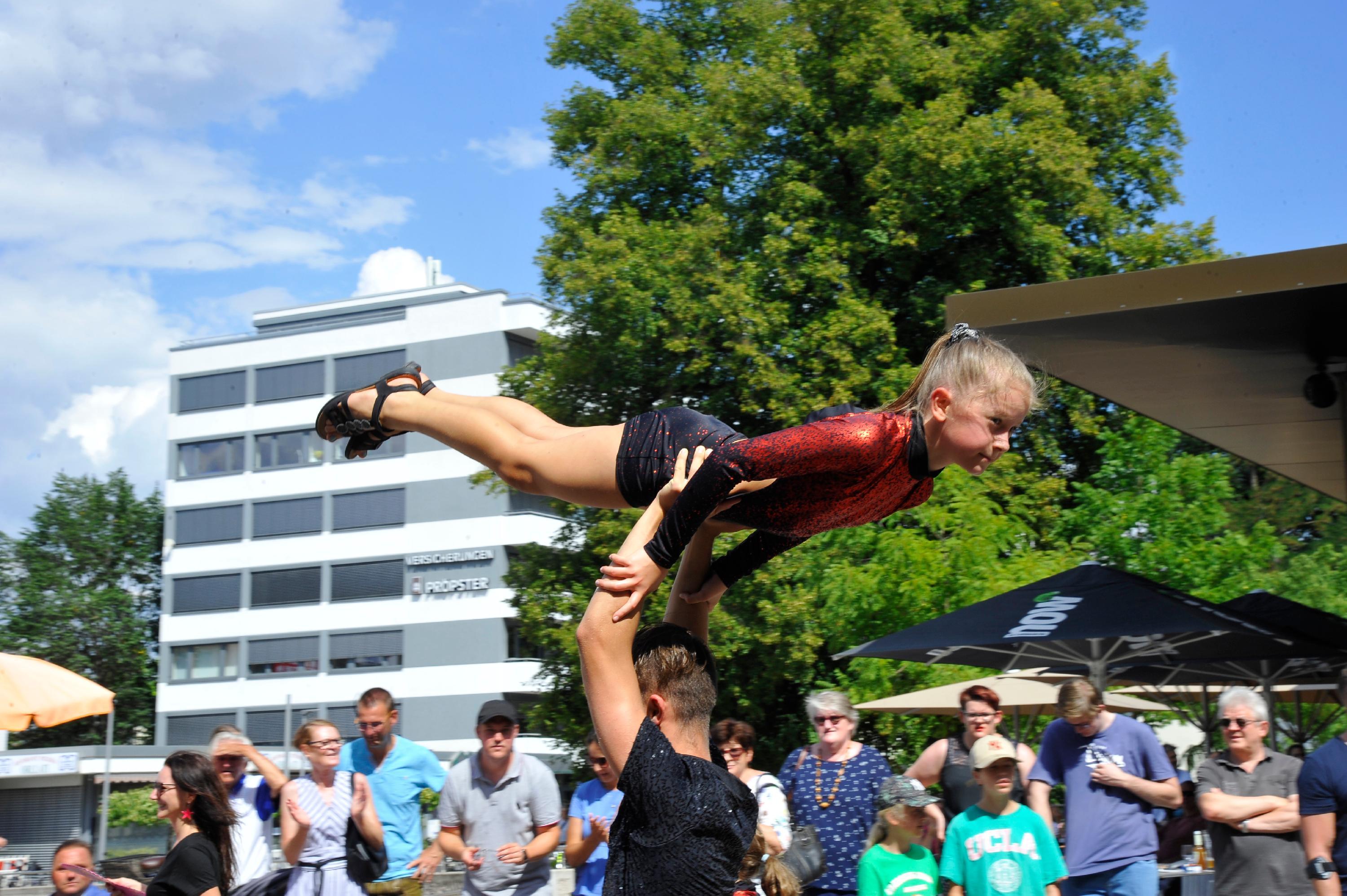 Akrobatik oder Sonnenschutz?