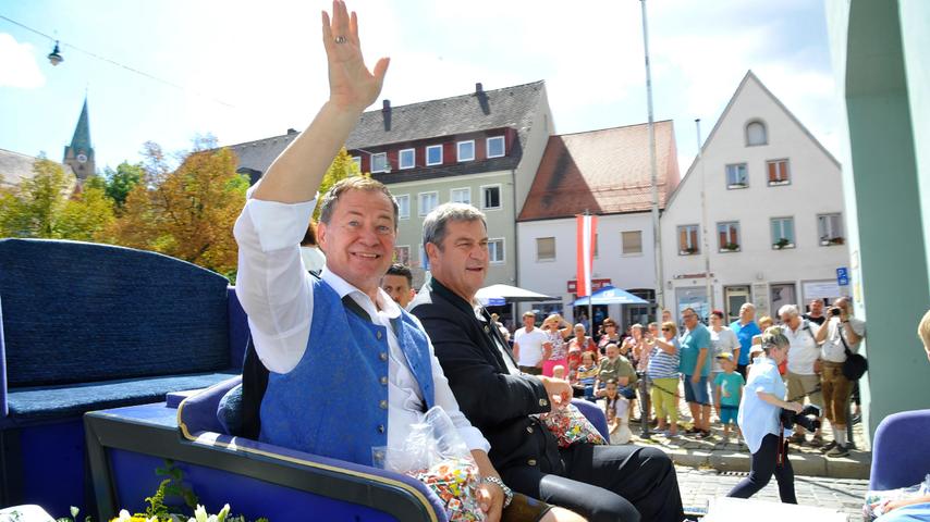 Zum ersten Mal besuchte auch Ministerpräsident Markus Söder den Neumarkter Festzug. Er saß in der Kutsche bei OB Thomas Thumann.