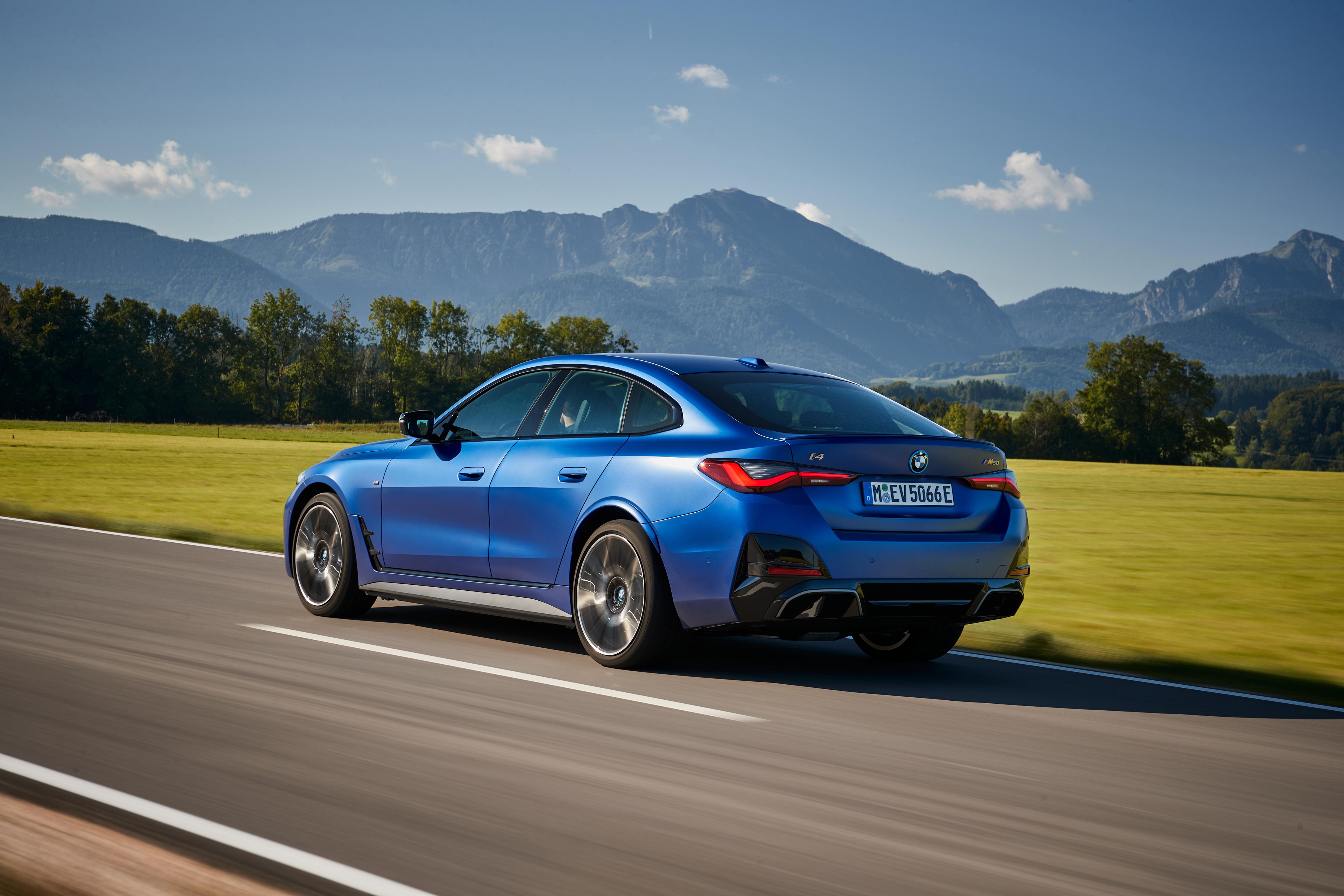 Die Kapazität der flachen und tief im Fahrzeugboden untergebrachten Batterie beläuft sich auf 83,9 kWh brutto, netto verbleiben 80,7 kWh.