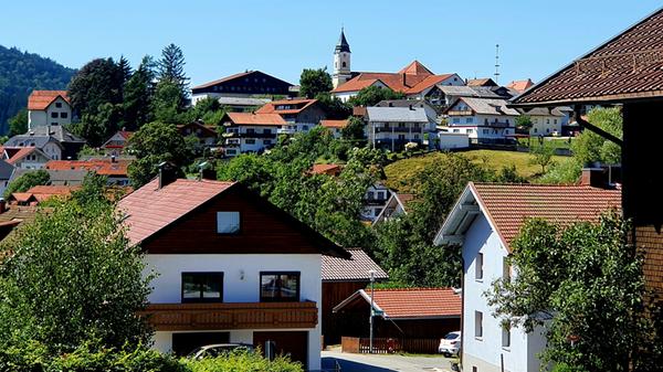 Der alte Teil von Bodemais liegt nun ein wenig abseits vom Rummel auf einem Berg. Den Text zu dieser Bildergalerie lesen Sie unter ww.nn.de/leben/reisen