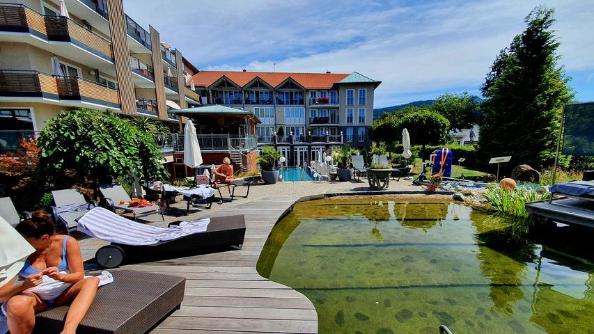 Der Bodenmaiser Hof ist ein typisches 4-Sterne-Superior-Hotel mit allen Annehmlichkeiten, darunter ein Naturbadesee, ein sehr warmer Pool, ein Hallenbad und mehrere Saunen.