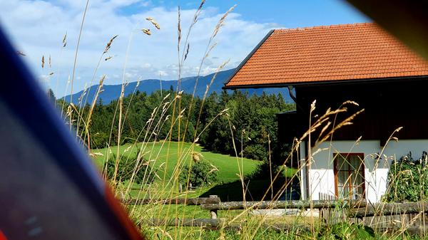 Unterwegs kommen wir bei Frath an diesem schönen Bauernhaus vorbei.