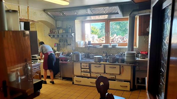 Hier der alte Ofen in der Küche.