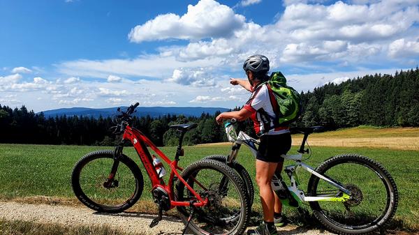 Weiter geht die Radtour über Wiesen und durch Dörfer - und vor allem durch wunderschöne Natur. Den Text zu dieser Bildergalerie lesen Sie unter ww.nn.de/leben/reisen