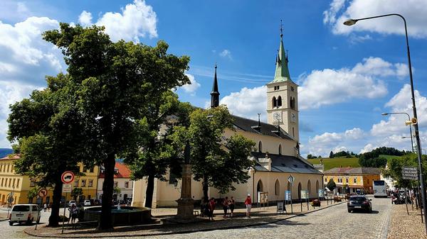Das hübsche Städtchen Kašperské Hory (Berg Reichenstein) - hier ist auch ein tolles Motorradmuseum am Marktplatz.