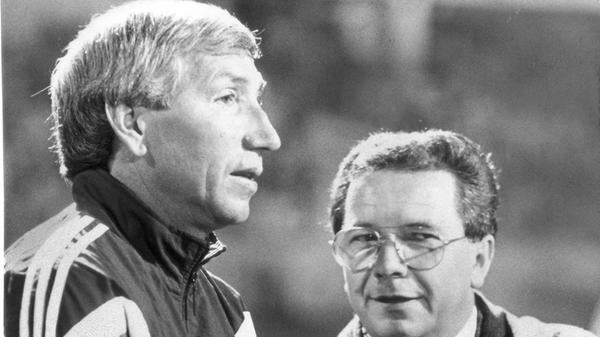 Ein 2:0 gegen die Bayern und weg ist er, der Trainerjob am Valznerweiher: Präsident Gerhard Voack entließ zu einem denkbar ungünstigen Zeitpunkt mit Willi Entenmann seinen durchaus erfolgreichen Übungsleiter. Erschwerend kam hinzu, dass sich der emsige Schwabe in Fankreisen einer hohen Beliebtheit erfreute.