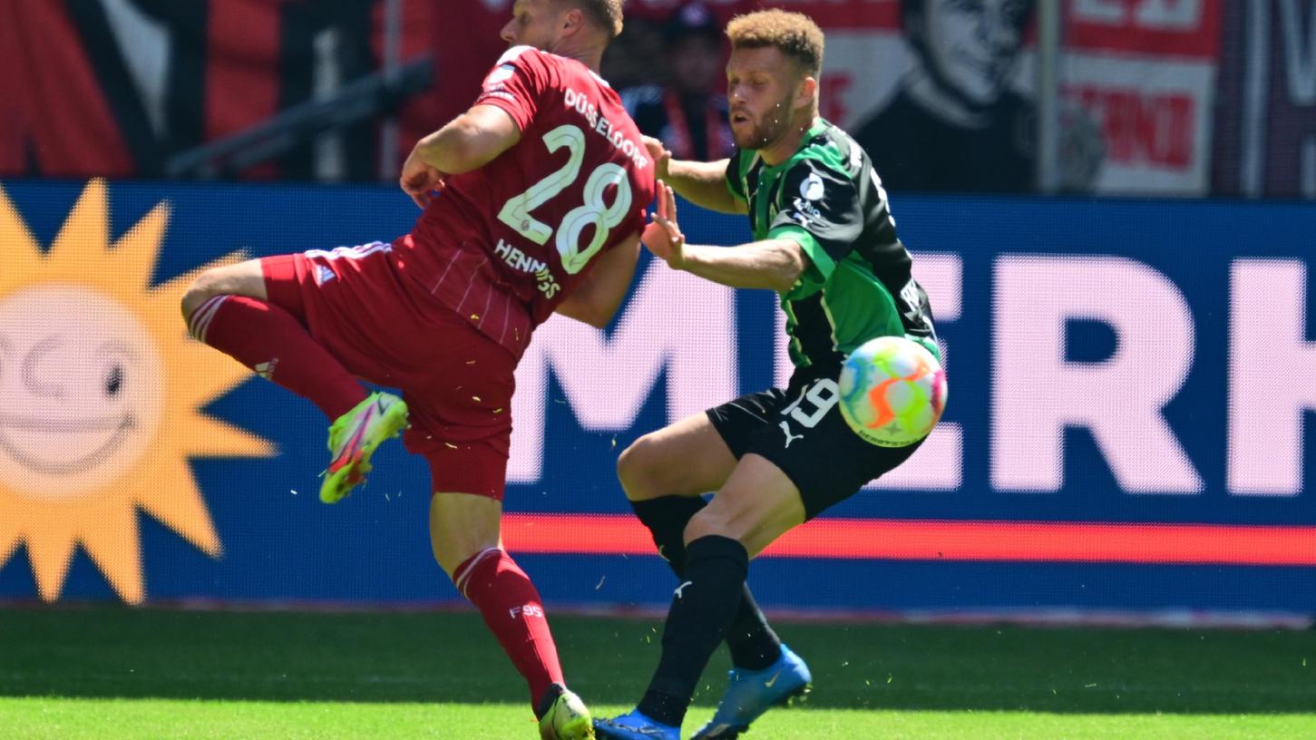Chance genutzt: Oliver Fobassam gegen Düsseldorfs Rouwen Hennings. Chance genutzt: Oliver Fobassam gegen Düsseldorfs Rouwen Hennings.