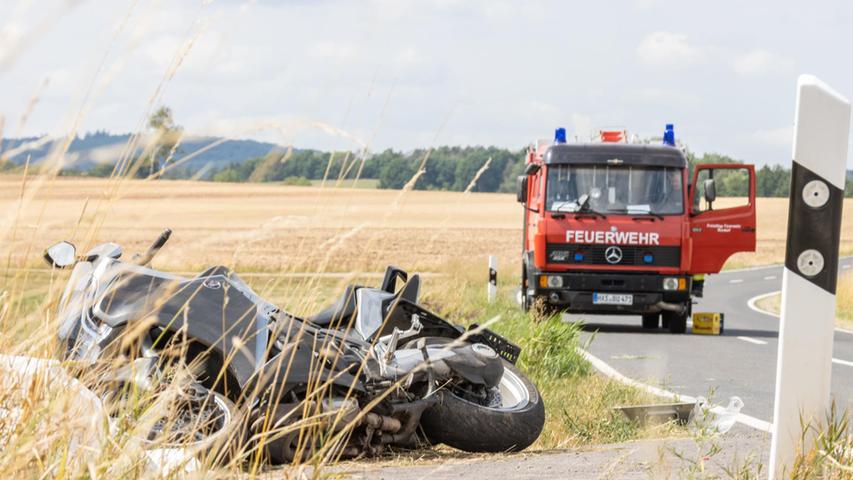 Zwei Biker fuhren von Kimmelsbach in Richtung Stöckach, als der Hintere der beiden aus noch ungeklärter Ursache nach rechts ins Bankett kam.