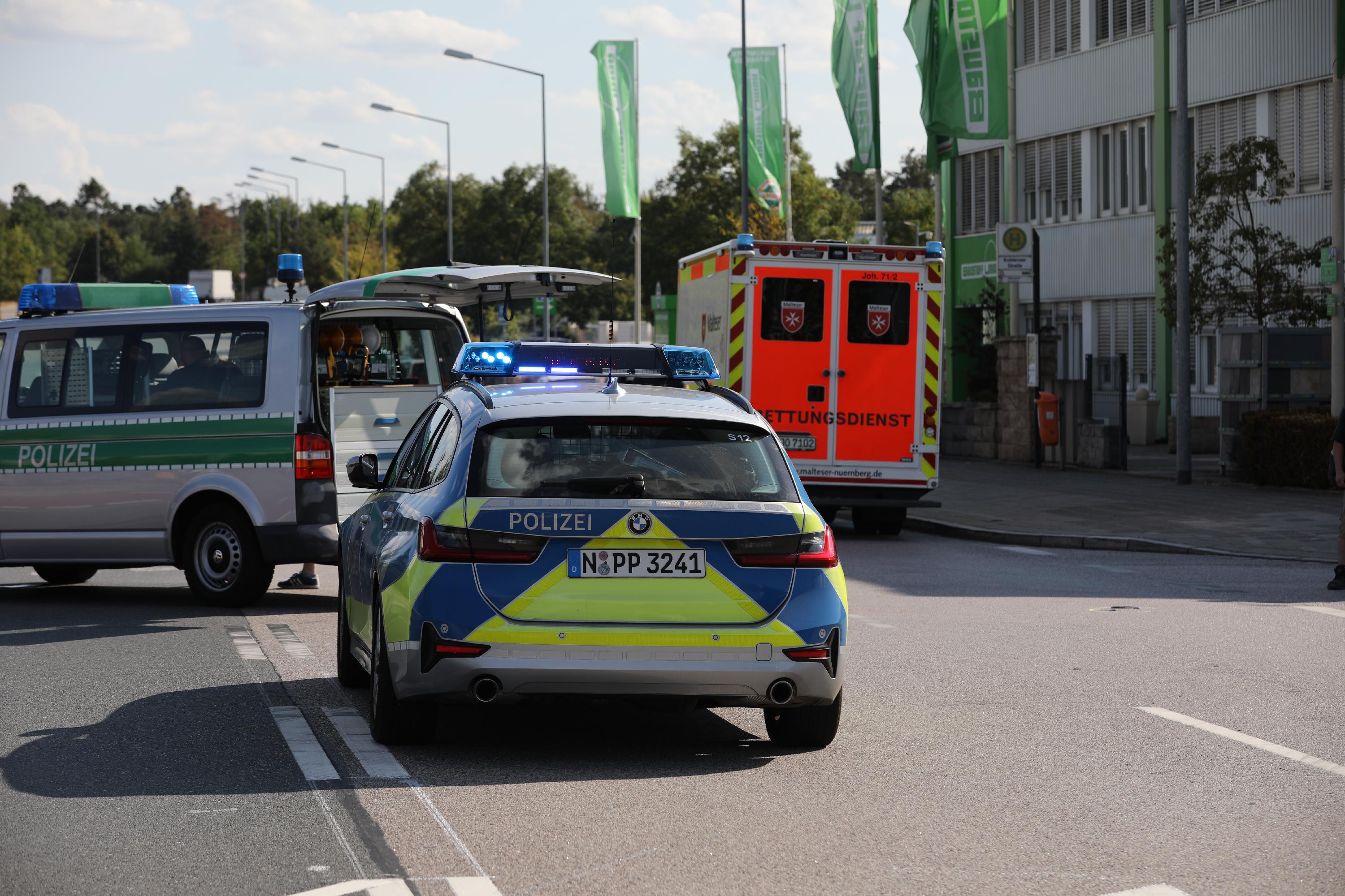 Die Verkehrspolizei Nürnberg nahm den Unfall vor Ort auf.