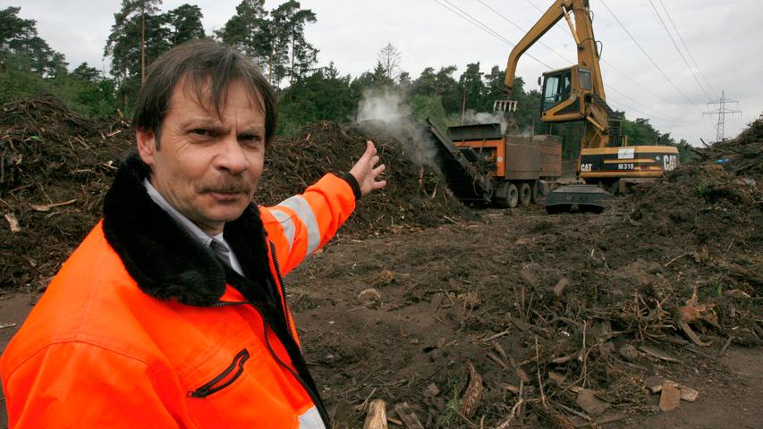 Detlef Jahn, Betriebsleiter der Kompostieranlage, bei der Arbeit.