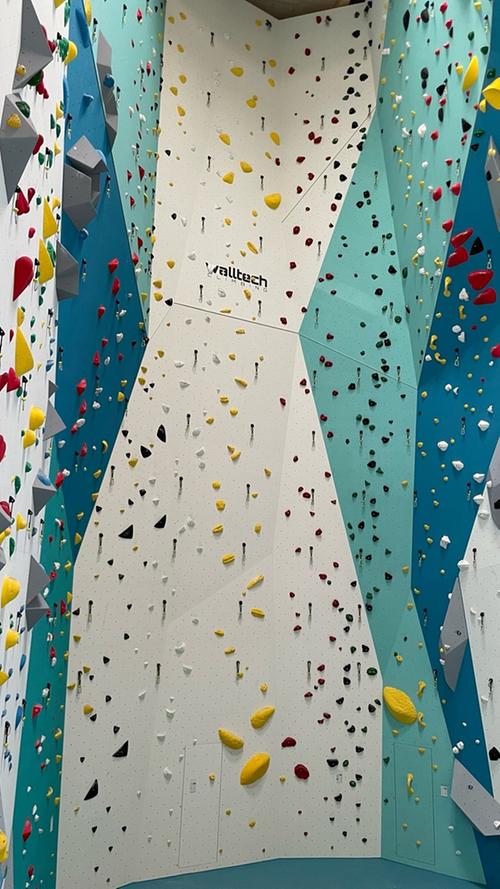 Eines der Prunkstücke des Kletterzentrums im Sporthallenweg 12 in Bad Windsheim ist der 17,5 Meter hohe Seilkletter-Bereich.