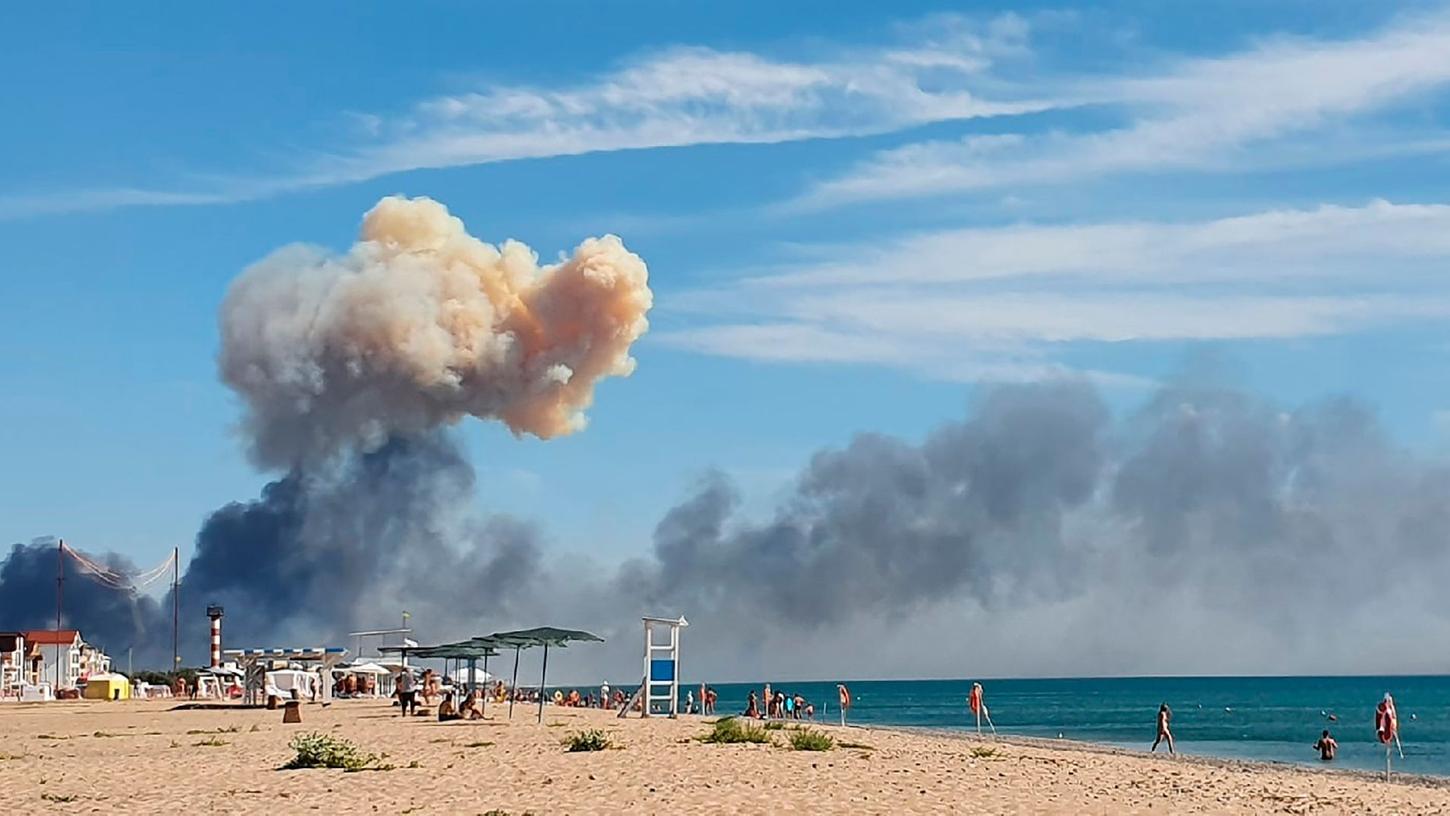 Nach Behördenangaben kam es in dem Dorf Maiskoje zu der Explosion, und zwar auf dem Gelände eines früheren Bauernhofes, der von den russischen Streitkräften als Munitionslager genutzt wird.
Nach Behördenangaben kam es in dem Dorf Maiskoje zu der Explosion, und zwar auf dem Gelände eines früheren Bauernhofes, der von den russischen Streitkräften als Munitionslager genutzt wird.