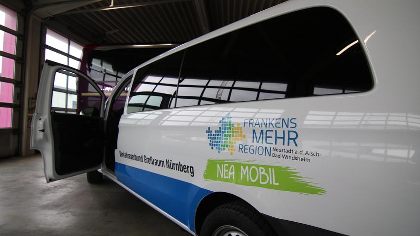 Mehrere Kleinbusse sind als NEA-Mobil im Landkreis unterwegs.