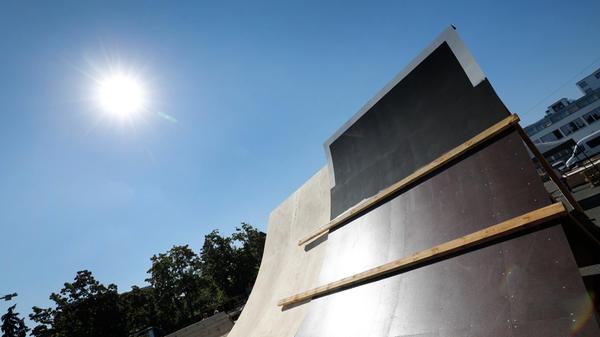 Hier bekommt man schon eine Ahnung, wie schwindelerregend hoch die Schanzen des District Ride zum Teil sind. Sie werden in fünf Bezirken in der Altstadt aufgebaut.