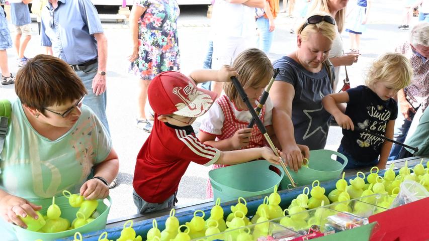 Drehwürmer und Krötenschleim: Der Kindernachmittag auf dem Neumarkter Volksfest