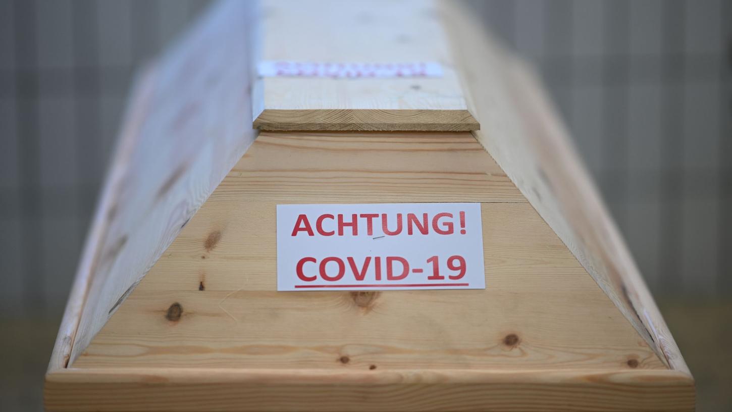 Die Corona-Pandemie hat die durchschnittliche Lebenserwartung der Bayern sinken lassen.
Die Corona-Pandemie hat die durchschnittliche Lebenserwartung der Bayern sinken lassen.
