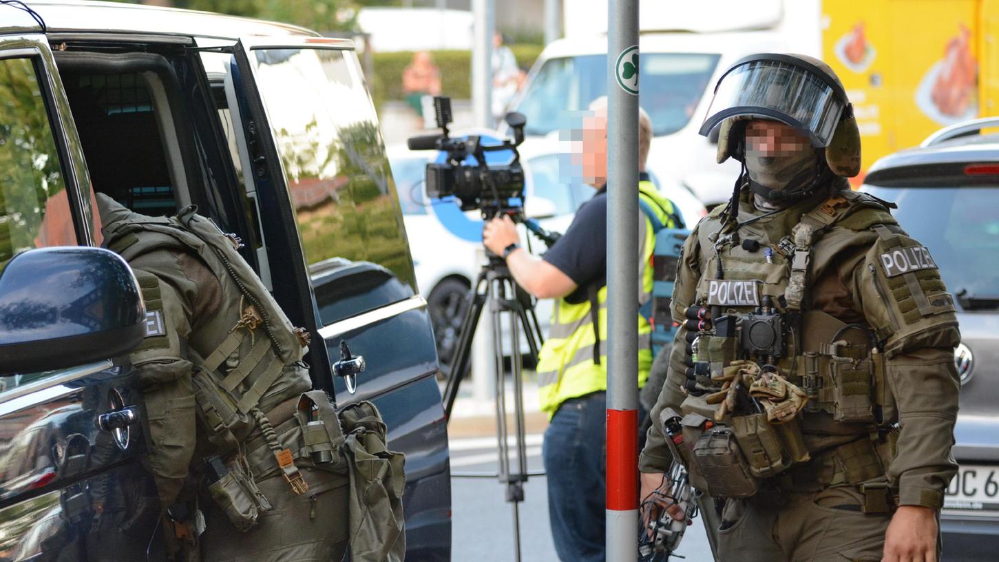 Spezialkräfte müssen auch in Franken immer wieder ausrücken, besonders, wenn Menschen sich in Wohnungen verschanzen. 