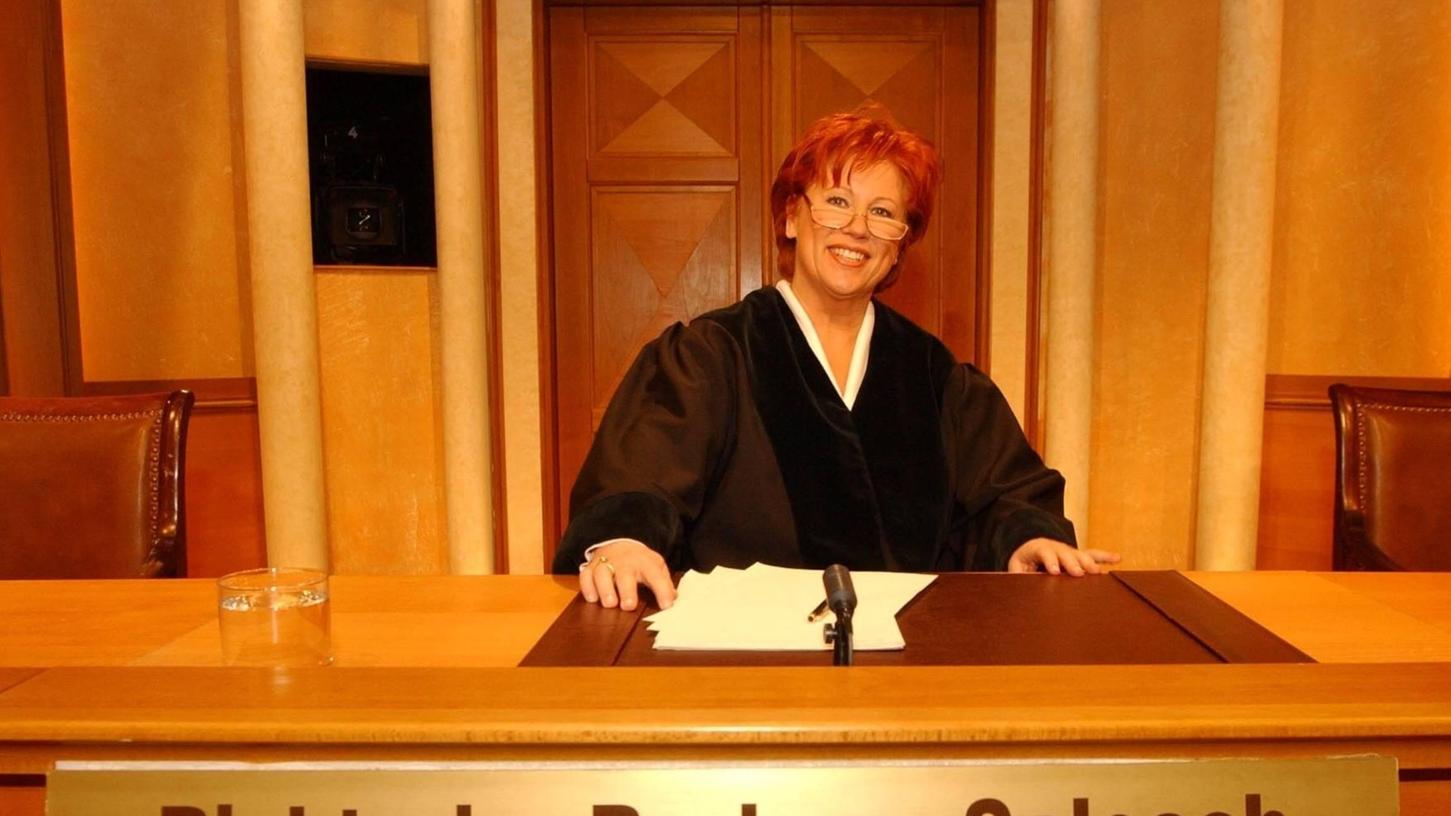 Beinahe zwölf Jahre und ganze 2147 Folgen lang hatte Barbara Salesch als Richterin für Recht und Ordnung gesorgt. Nun ist es bald wieder soweit.
Beinahe zwölf Jahre und ganze 2147 Folgen lang hatte Barbara Salesch als Richterin für Recht und Ordnung gesorgt. Nun ist es bald wieder soweit.