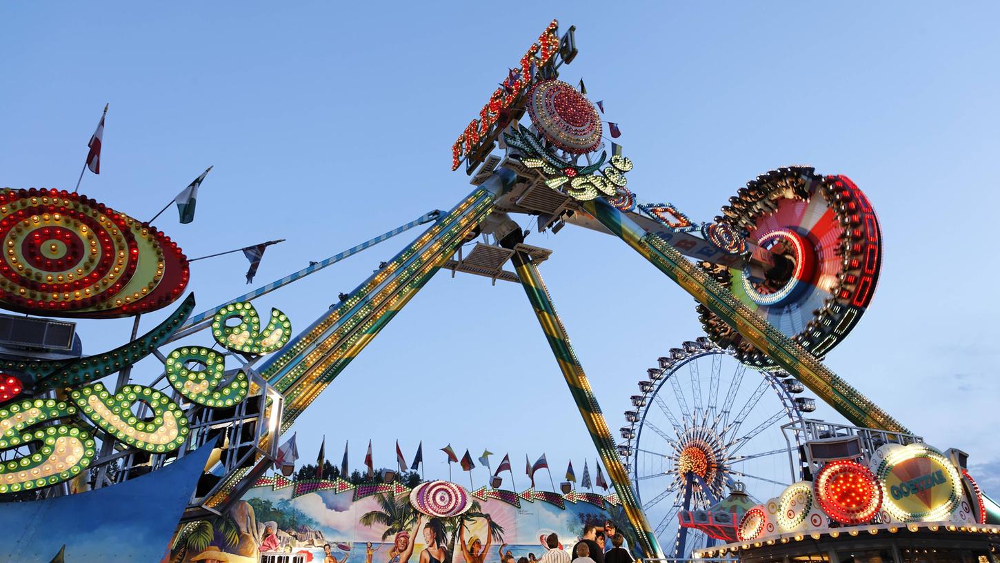 Zahlreiche Fahrgeschäfte bereichern das Straubinger Gäubodenfest. An einem von ihnen kam es zu einem folgenreichen Zwischenfall. (Symbolbild)