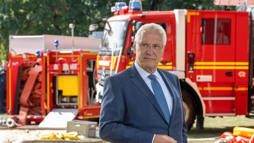 Wenn selbst die Polizei beim Löschen hilft: Bayern pumpt weitere Millionen in den Katastrophenschutz Wenn selbst die Polizei beim Löschen hilft: Bayern pumpt weitere Millionen in den Katastrophenschutz