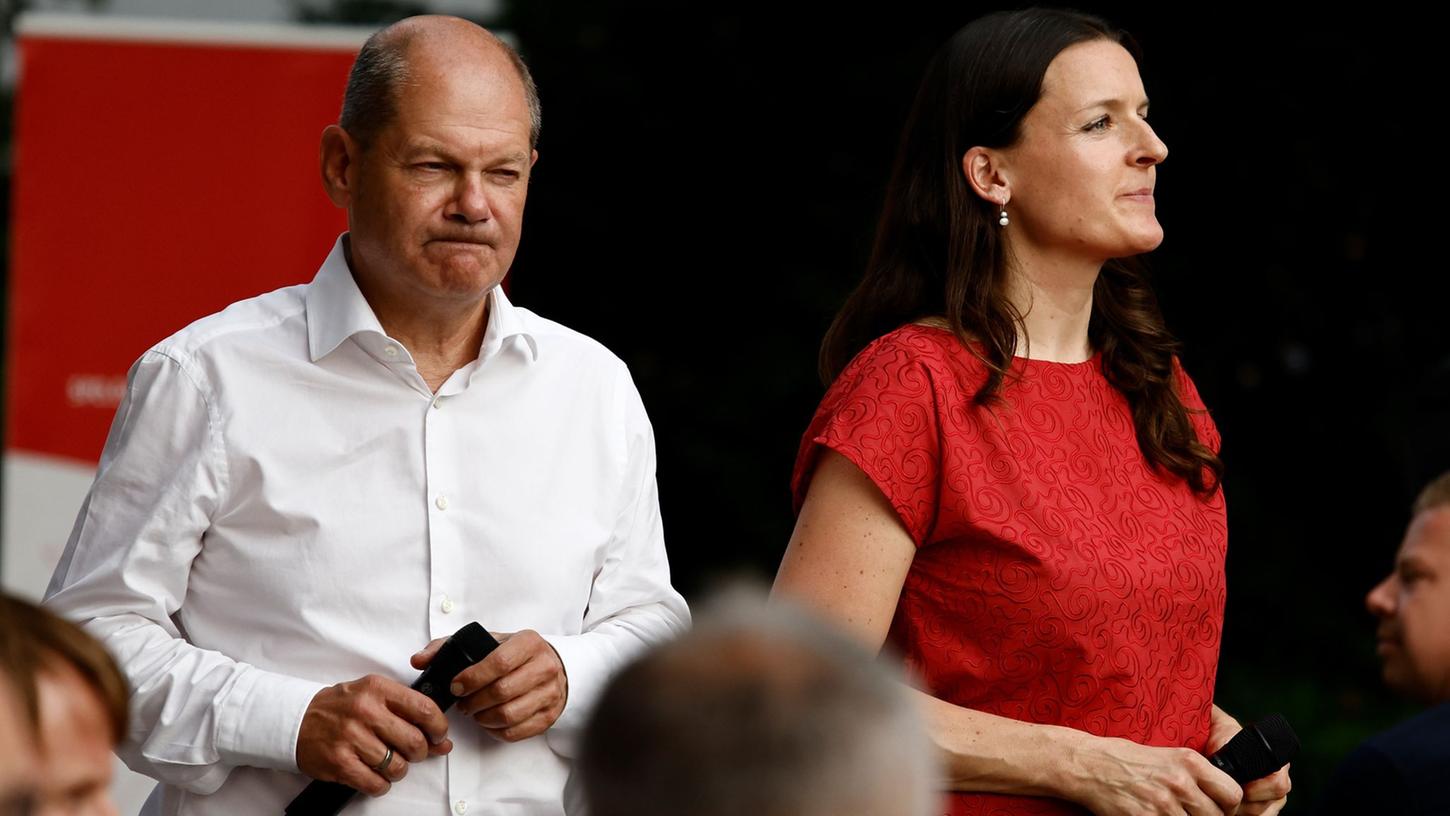 Vor dem Auftritt von Kanzler Scholz in Neuruppin hatten Linke und AfD zu Gegendemonstrationen aufgerufen. Vor dem Auftritt von Kanzler Scholz in Neuruppin hatten Linke und AfD zu Gegendemonstrationen aufgerufen.