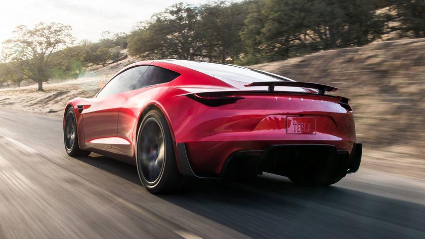 Die Tesla-Homepage nennt eine Reichweite von 1000 Kilometern und eine Höchstgeschwindigkeit von 400 km/h. Reservierungen sind bereits möglich - gegen eine Anzahlung von 4000 Euro und eine Banküberweisung von 39.000 Euro innerhalb der folgenden zehn Tage. Damit wird es freilich nicht getan sein.