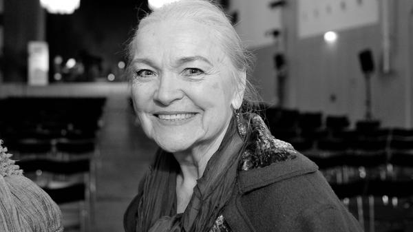 Schauspielerin, Sängerin und Autorin Eva-Maria Hagen ist im Alter von 87 Jahren in Hamburg verstorben. Sie spielte in zahlreichen Serien und Filmen mit und war eine der populärsten Schauspielerinnen der DDR. Zudem war sie die Mutter der Punk-Sängerin Nina Hagen.