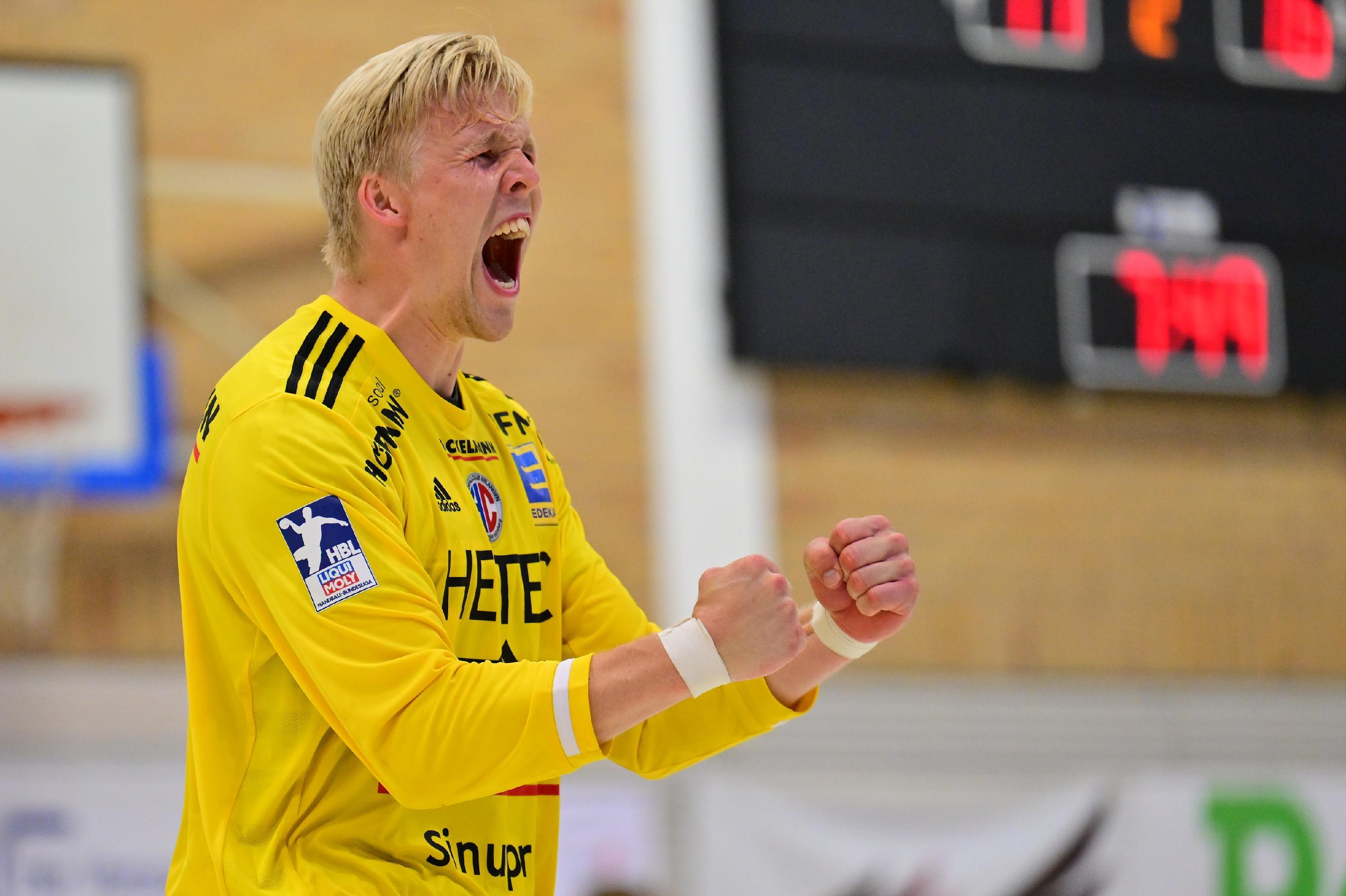 Obling, der sich mit seinen herausragenden Fähigkeiten in Skandinavien und im europäischen Vereinswettbewerb bereits einen Namen gemacht hat, will seine Qualitäten nun in der Bundesliga unter Beweis stellen. Das also erneut zeigen, mit dem sich der reaktionsstarke Keeper zuletzt beim schwedischen Top-Team IK Sävehof ins Schaufenster stellte. Den Konkurrenzkampf mit Klemen Ferlin und Landsmann Kim Sonne-Hansen zwischen den rot-blauen Pfosten wird die Verpflichtung des Blondschopfes aller Voraussicht nach enorm befördern.          