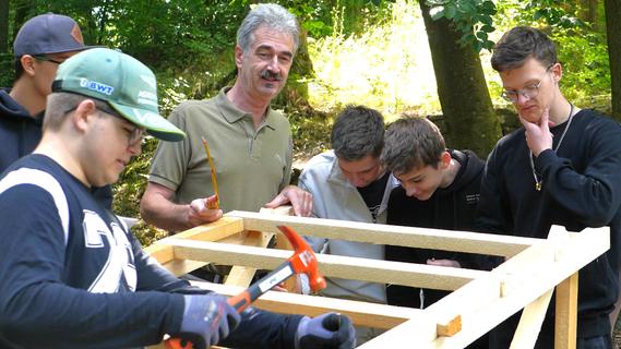 Gunzenhausen: Warum ein Förster regelmäßig mit Schülern im Wald unterwegs ist