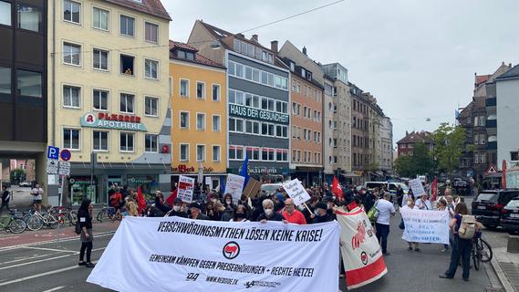 Mehrfachdemonstrationen in Nürnberg: Mehr als 2.000 Menschen protestieren auf den Straßen