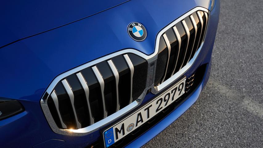 Unübersehbar: BMW-Niere im Großformat.
