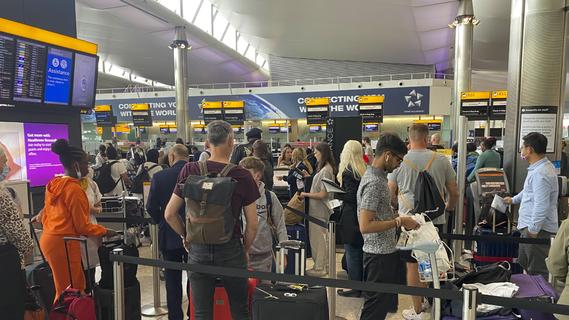 Nach Flughafen-Chaos: Verbraucherschutz fordert Abschaffung der Vorkasse bei Flügen