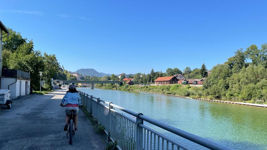 Bei der Etappe 1 fährt man über weite Strecken an der Steyr entlang. Das sorgt an heißen Tagen für eine kühle Brise. Übrigens: Im Fluss kann man auch baden.