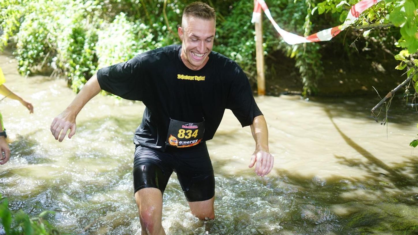 Geht doch nichts über ein schönes Wassertreten in der Rezat - der Weißenburger Rats Run 2022 machte es für Bastian Mühling und rund 450 weitere Starter möglich. Geht doch nichts über ein schönes Wassertreten in der Rezat - der Weißenburger Rats Run 2022 machte es für Bastian Mühling und rund 450 weitere Starter möglich.