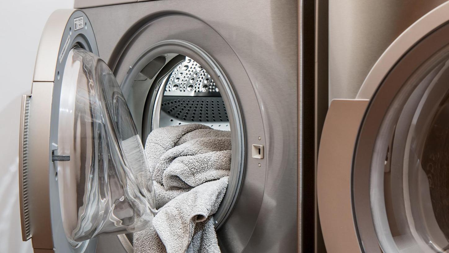 Liegt Wäsche zu lange in der Waschmaschine, kann es zu unangenehmen Gerüchen kommen.
