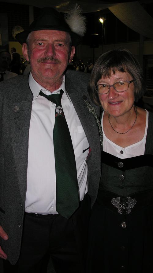 Heinz Kleemann mit seiner Frau Brunhilde in Schützentracht
