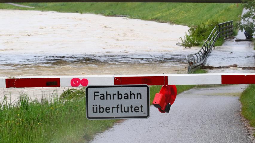 Hochwasser kann schnell und überraschend einsetzen. Deshalb sollte man sich rechtzeitig vorbereiten. Hochwasser kann schnell und überraschend einsetzen. Deshalb sollte man sich rechtzeitig vorbereiten.