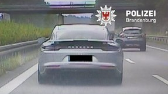 Polizei erwischt 17-jährigen Porsche-Raser mit 219 Stundenkilometern - seine Mutter war Beifahrerin