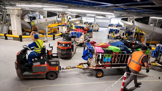 Personalnot an den Flughäfen: Warum füllen nicht Arbeitslose die Lücken?