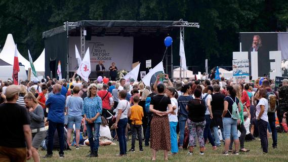 Nürnberger Corona-Demo: Anzeige wegen Volksverhetzung gegen Rednerin
