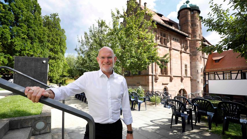 Thomas Eser, Direktor der Museen der Stadt Nürnberg, im Garten am Tucherschloss.