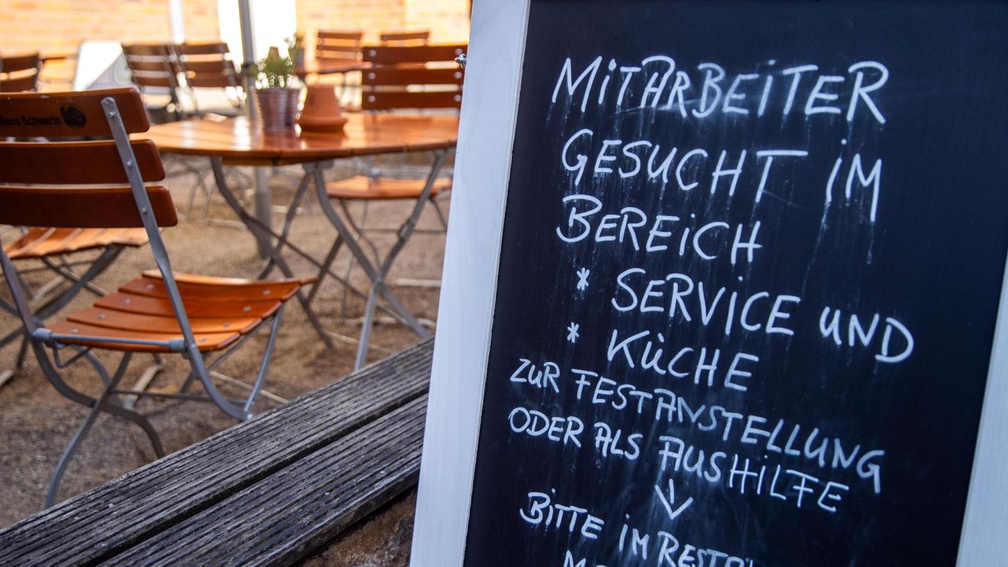 Der Personalmangel macht der ganzen Gastronomie zu schaffen. Für das beliebte Café Abseits in Bamberg blieb nun nur noch die Aufgabe, da es nicht mehr bewirtschaftet werden konnte. (Symbolbild)