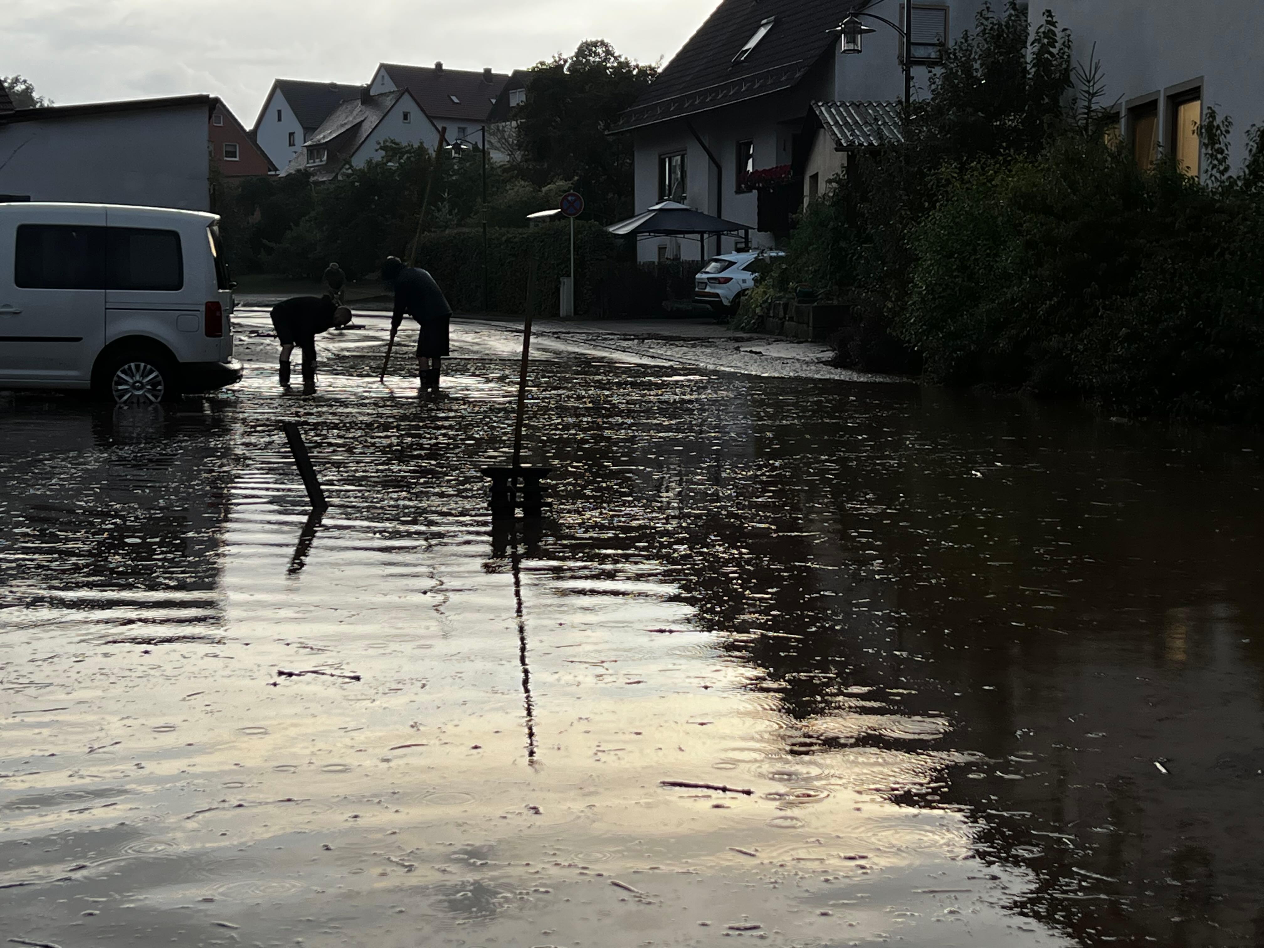 Insgesamt wurden die Feuerwehren im Raum Nürnberg in der Zeit von 16:00 Uhr bis 23:00 Uhr zu 536 Einsätzen gerufen.