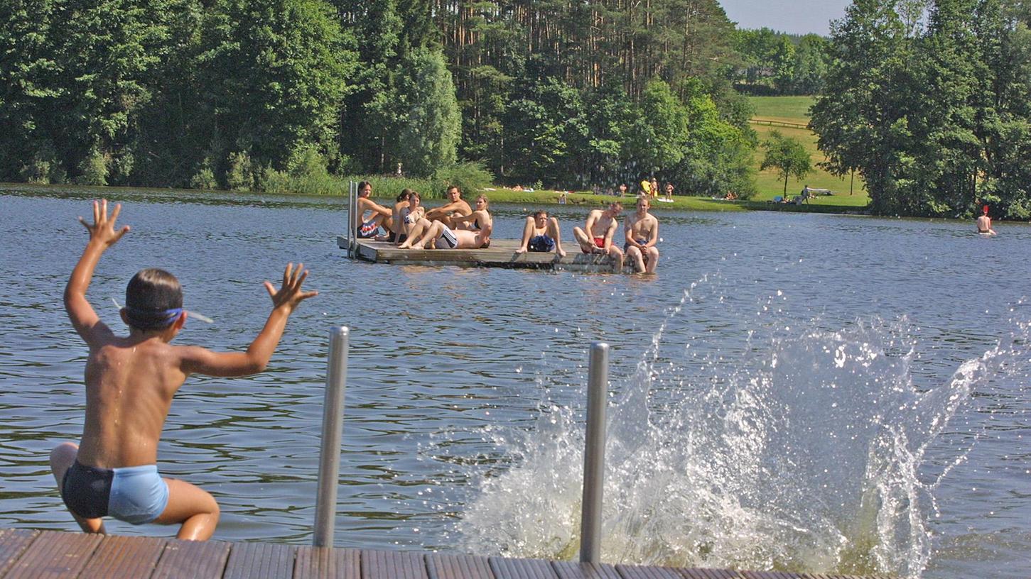 Ab ins Wasser! Der Rothsee ist an heißen Tagen ein gutes Ziel.
Ab ins Wasser! Der Rothsee ist an heißen Tagen ein gutes Ziel.