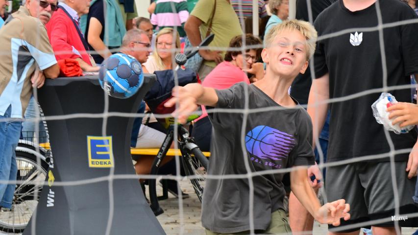 27.08.2022 --- Handball --- 1. Bundesliga - Saison 2022 2023 --- HC Erlangen HCE --- Veranstaltung Saisoneröffnung --- Foto: Sport-/Pressefoto Wolfgang Zink / WoZi --- 

Impression - Wurfgeschwindigkeitsmessung