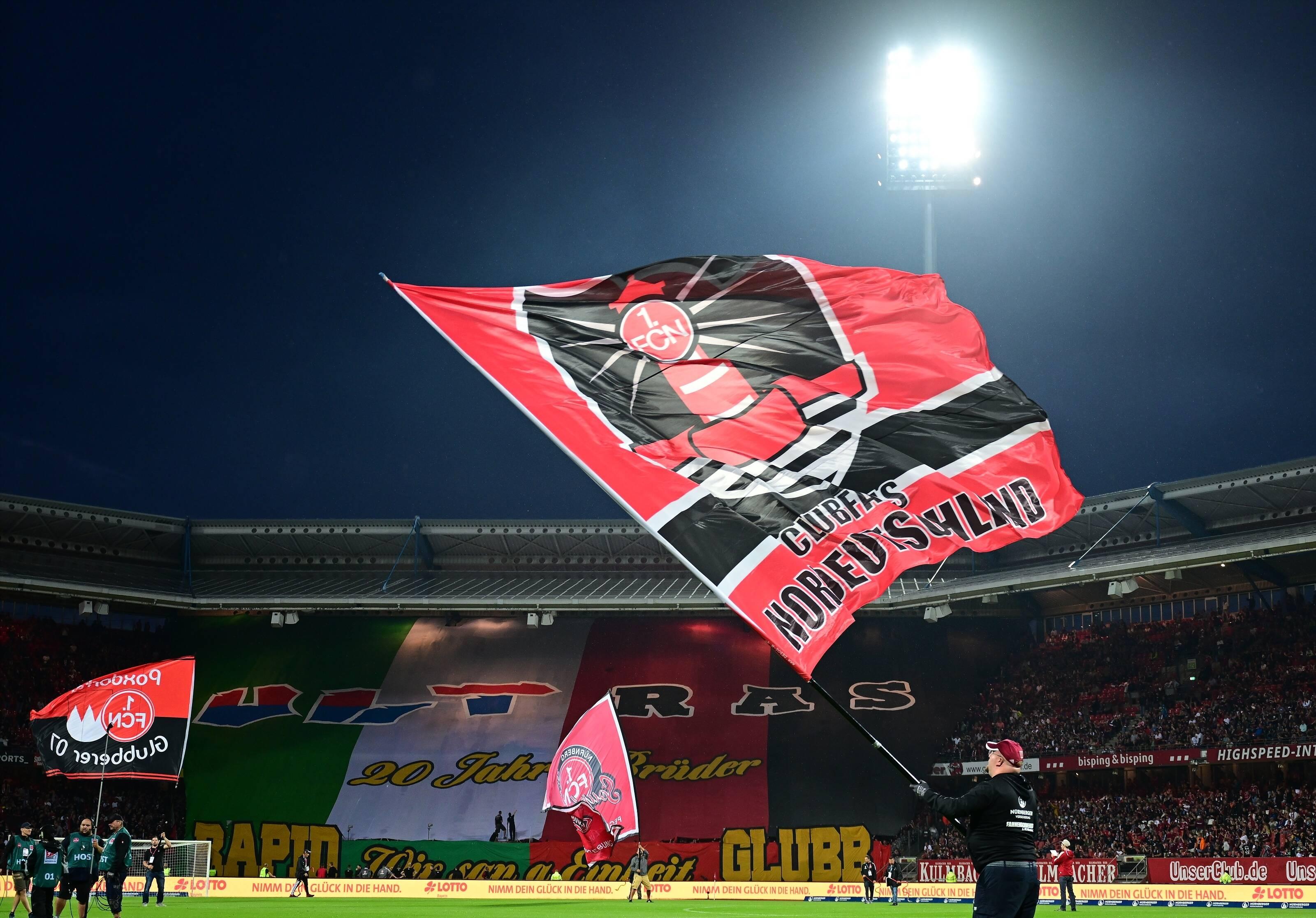 <p>Trotz der ernüchternden 0:3-Niederlage gegen Heidenheim im letzten Heimspiel, herrschte eine herausragende Stimmung bei Flutlicht am Samstagabend.</p>
