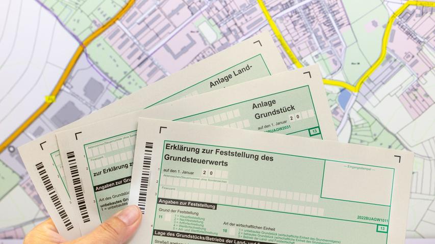 Ab 2025 soll eine neue Grundsteuer-Berechnung gelten. Dafür müssen fast 36 Millionen Grundstücke in Deutschland neu bewertet werden. Das geschieht auf Grundlage von Angaben, die Eigentümer nun einreichen müssen. Die Frist endet regulär am 31. Oktober.
