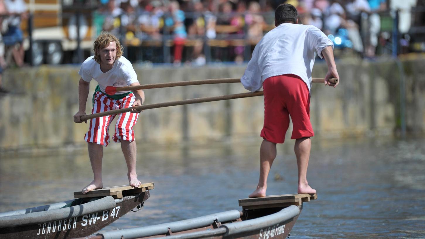 Dass der Kampf auf dem Wasser nicht gänzlich harmlos ist, erfuhren dieses Jahr zwei Wettstreiter am eigenen Leib. (Imagebild)
Dass der Kampf auf dem Wasser nicht gänzlich harmlos ist, erfuhren dieses Jahr zwei Wettstreiter am eigenen Leib. (Imagebild)